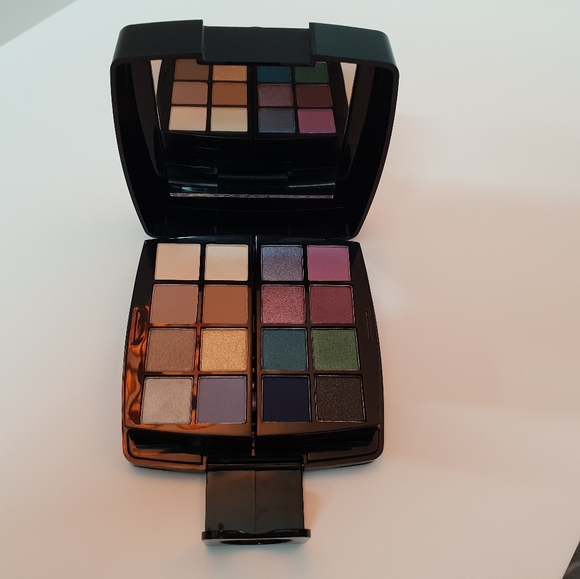 BNIB Avon eyeshadow palette - Picture 2 of 4